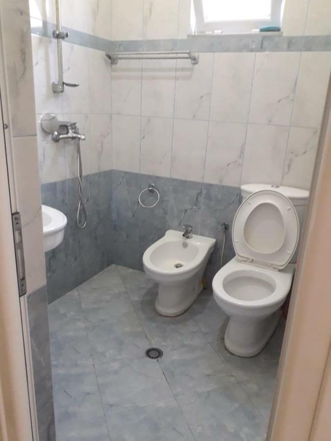 Emili Apartment Borsh Bagian luar foto